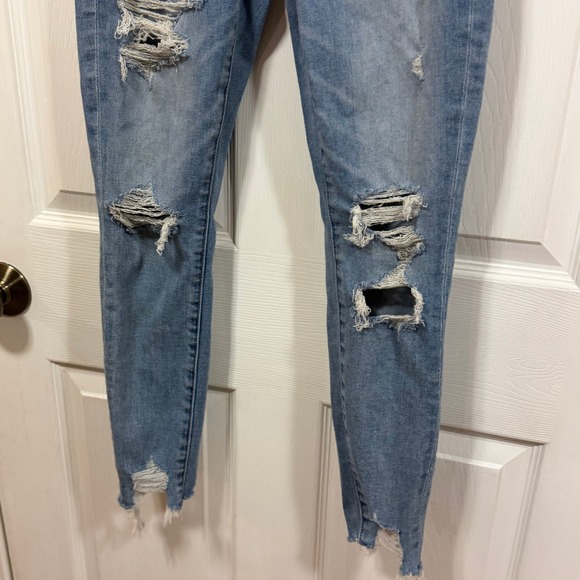 American Eagle Jeans High Waisted Distressed Ripped Light Wash Size 2 Short - Picture 2 of 12
